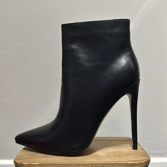 Coleter Black Heeled Boots with Pointed Toe and High Stiletto Heel - Picture 2 of 6